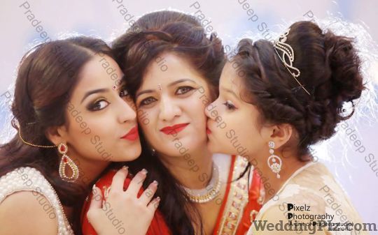 Pradeep Digital Photo Studio Photographers and Videographers weddingplz