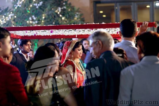 The Flash Man Photographers and Videographers weddingplz