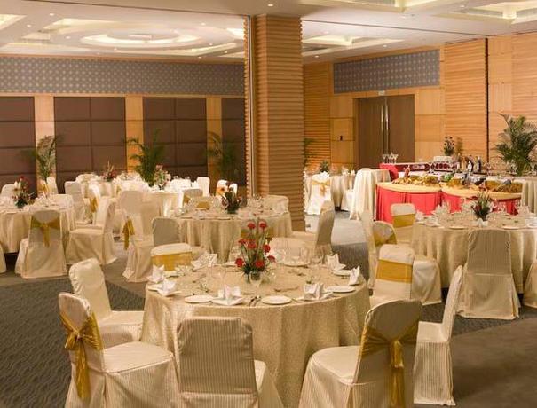 Radisson Blu Suites Banquets weddingplz