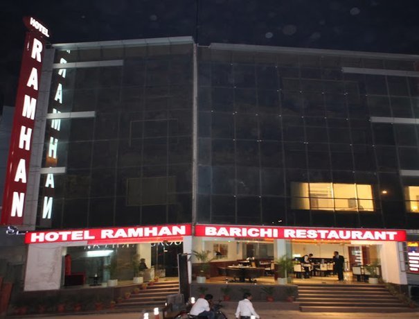 Hotel Ramhan Palace Banquets weddingplz