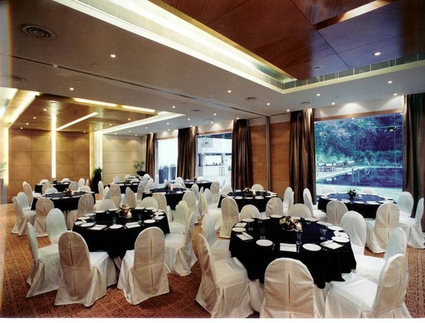 Clarion Collection Banquets weddingplz