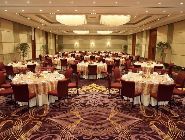 Holiday Inn Banquets weddingplz