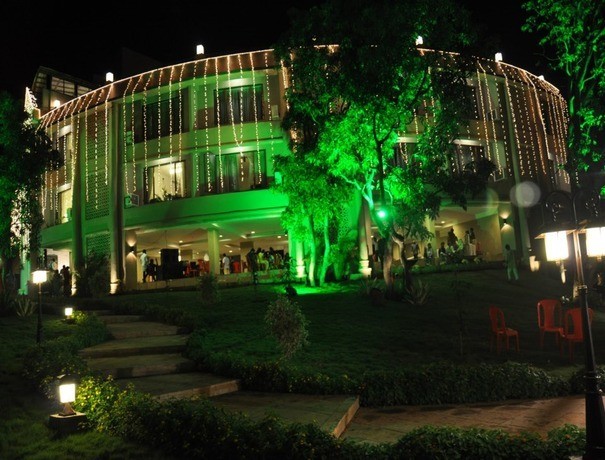 The Silverador Resort Club Banquets weddingplz