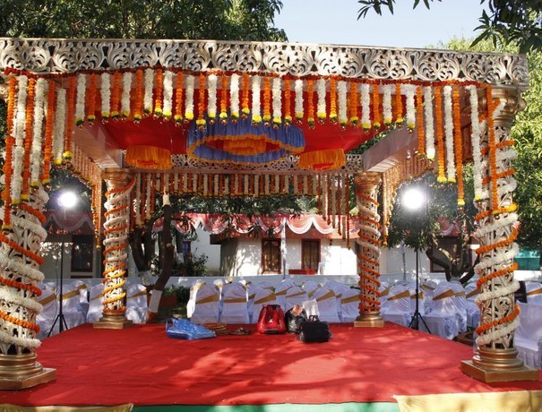 Srushti Farms Banquets weddingplz