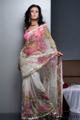 Rakhi and Tarak Wedding Lehnga and Sarees weddingplz