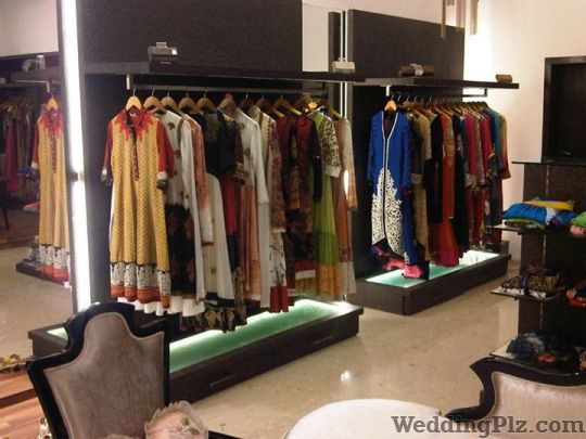 Changing Room Wedding Lehnga and Sarees weddingplz
