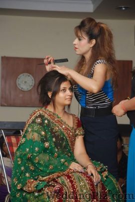 Gopika Dhupar Beauty Parlours weddingplz