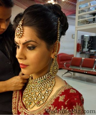 Ambika Pillai Beauty Parlours weddingplz