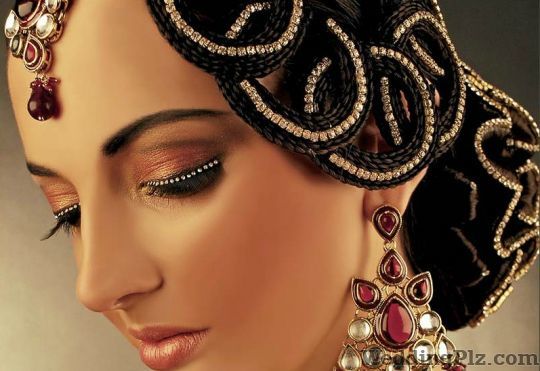 Simmi Ghais Xpressions The Make Up Studio Beauty Parlours weddingplz