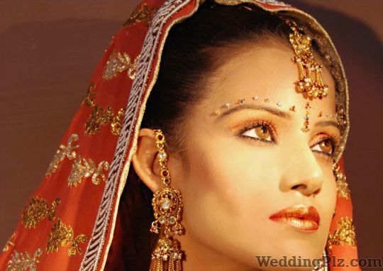 Simmi Ghais Xpressions The Make Up Studio Beauty Parlours weddingplz