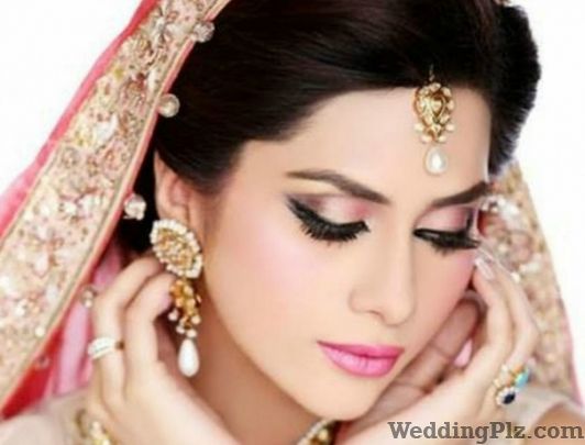 Modern Looks Beauty Parlours weddingplz