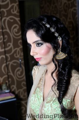 Shweta Gaur Makeup Artist Beauty Parlours weddingplz