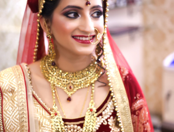 Shweta Gaur Makeup Artist Beauty Parlours weddingplz