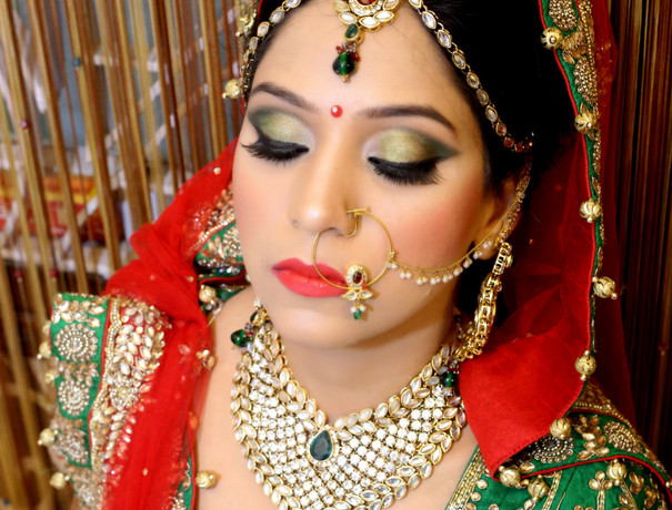 Shweta Gaur Makeup Artist Beauty Parlours weddingplz