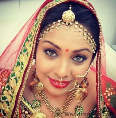 Alpa Khimani Make up and Hairstyling Experts Beauty Parlours weddingplz