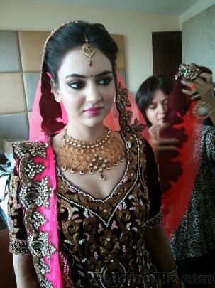 Alpa Khimani Make up and Hairstyling Experts Beauty Parlours weddingplz