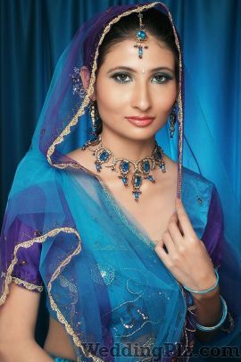 Arti Damania Beauty Parlours weddingplz