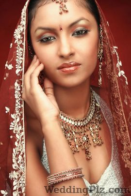 Arti Damania Beauty Parlours weddingplz