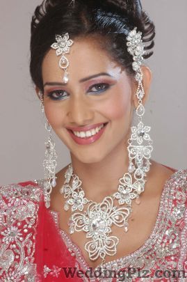 Harsha and Rakesh Professionnel Beauty Parlours weddingplz