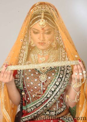 Harsha and Rakesh Professionnel Beauty Parlours weddingplz