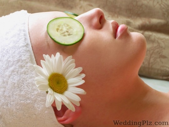 Oxiya Unisex Salon and Spa Beauty Parlours weddingplz