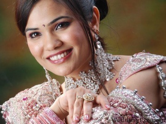 Riya Vashist Beauty Parlours weddingplz