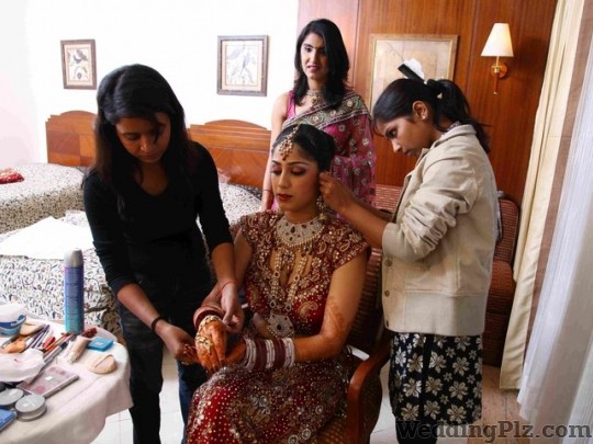 Riya Vashist Beauty Parlours weddingplz