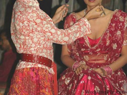 Shalini Vashisht Makeup Artist Beauty Parlours weddingplz