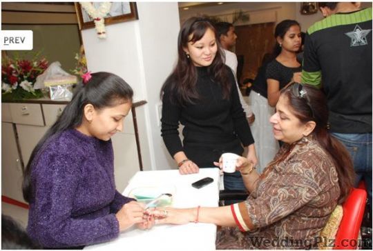 Varshas Unisex Salon Beauty Parlours weddingplz