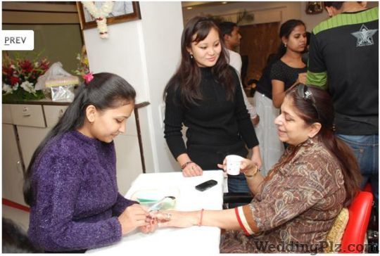 Varshas Unisex Salon Beauty Parlours weddingplz