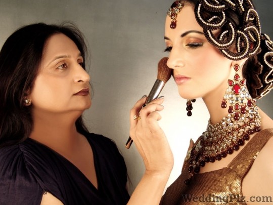 Simmi Ghais Xpressions The Make Up Studio Beauty Parlours weddingplz