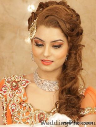 Kanikka Tandon Studdio Beauty Parlours weddingplz