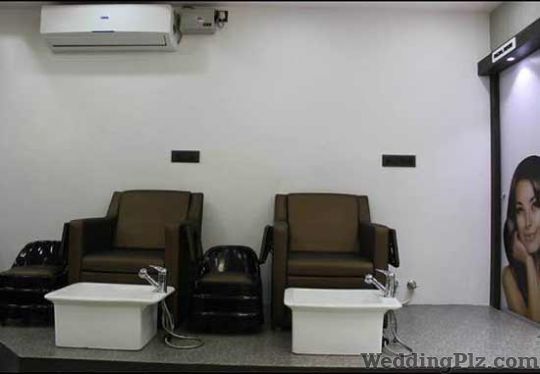 V Kreate Style Lounge Beauty Parlours weddingplz