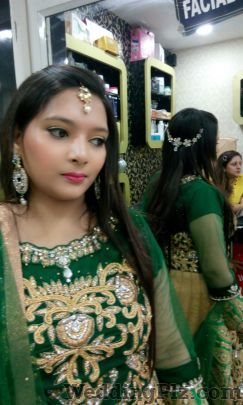 Meenakshi Ahuja Makeover Studio Beauty Parlours weddingplz