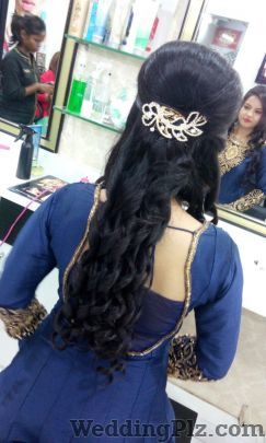 Meenakshi Ahuja Makeover Studio Beauty Parlours weddingplz