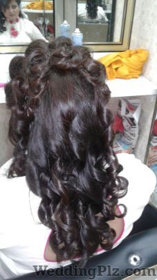 Meenakshi Ahuja Makeover Studio Beauty Parlours weddingplz