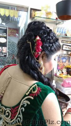 Meenakshi Ahuja Makeover Studio Beauty Parlours weddingplz
