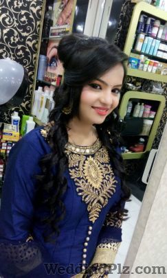 Meenakshi Ahuja Makeover Studio Beauty Parlours weddingplz