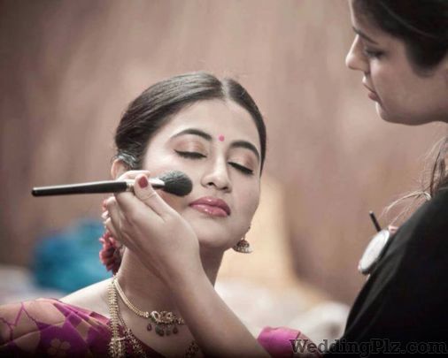 The Signature Designer Makeovers Beauty Parlours weddingplz