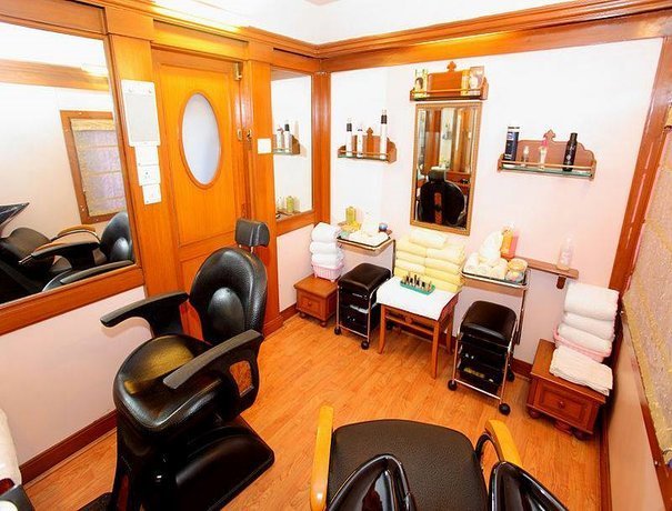 ShowStopper Ladies Beauty Salon Beauty Parlours weddingplz