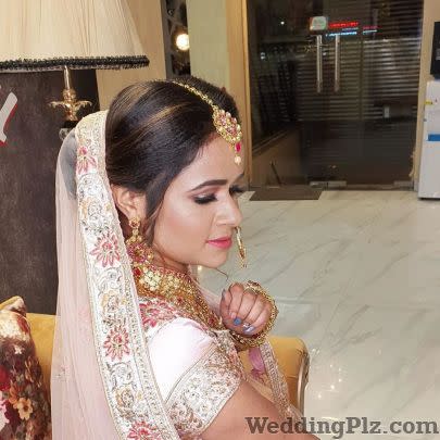 FleekYou Salon   Best Salon in Paschim Vihar Beauty Parlours weddingplz