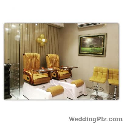 FleekYou Salon   Best Salon in Paschim Vihar Beauty Parlours weddingplz