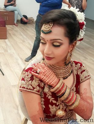 Dress Ur Face By Monika Chopra Makeup Artists weddingplz