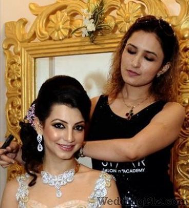 Aashmeen Munjaal Makeup Artists weddingplz