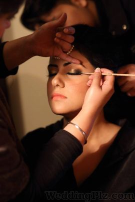 Jasmeet Kapany Hair and Makeup Makeup Artists weddingplz