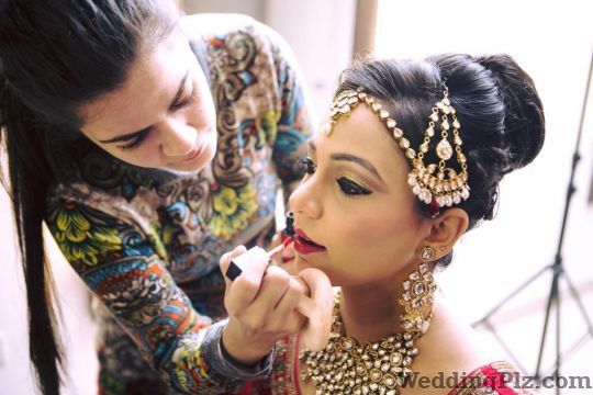 Makeup FX By Reshu Nagpal Makeup Artists weddingplz