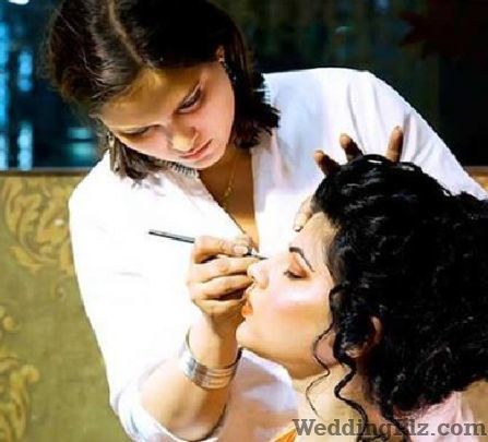 La Olive Makeup Studio By Bharti Makeup Artists weddingplz