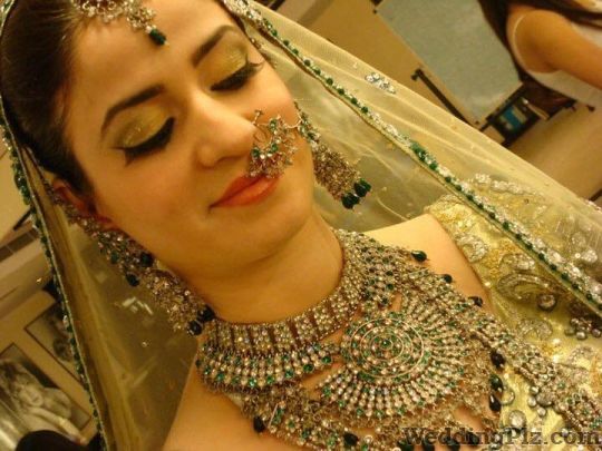 Gursaakshi Sahni Chhabra Makeovers Makeup Artists weddingplz