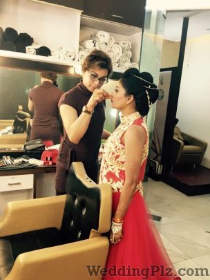 Apurva Makeovers Makeup Artists weddingplz