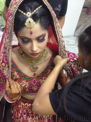 Geet Raheja Makeovers Makeup Artists weddingplz